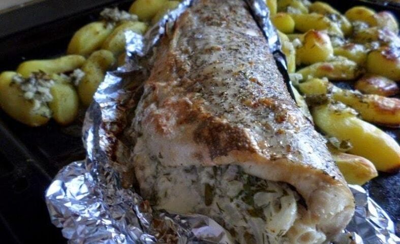 A delicious lunch option for pancreatitis is sea bass baked in foil. 